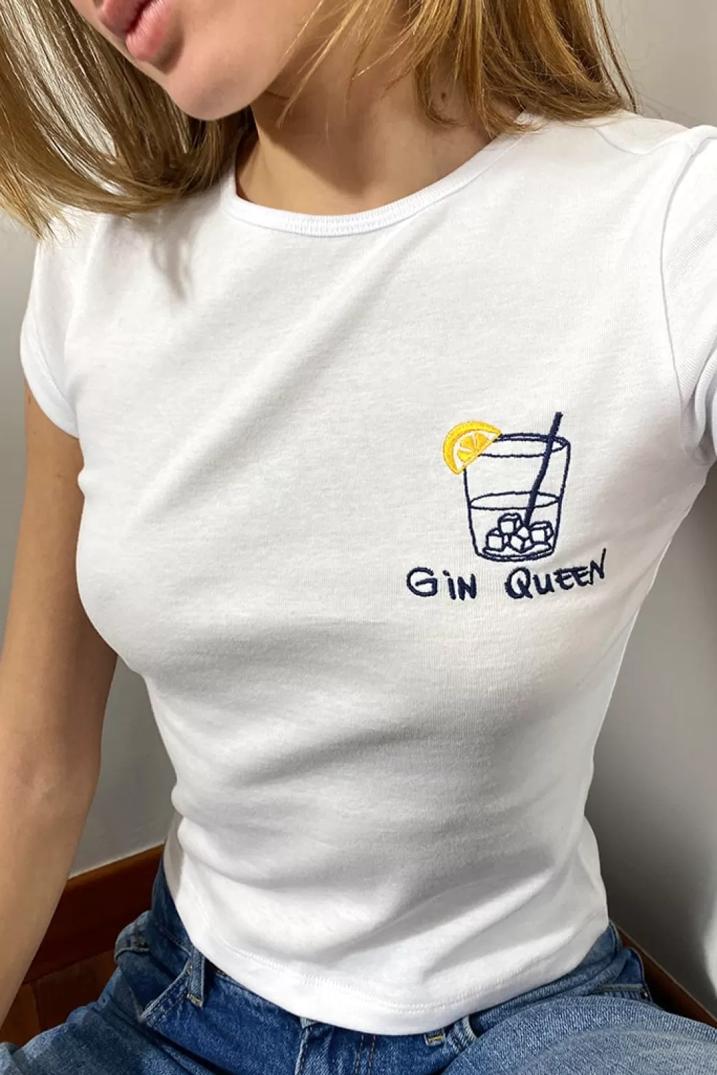 Subdued Camiseta Gin queen< Graphics