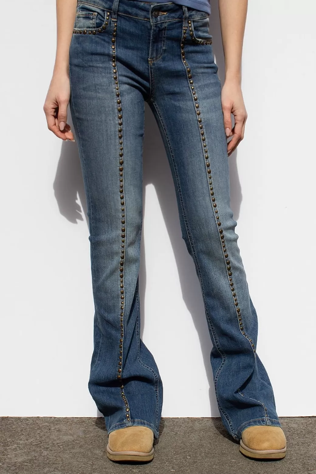 Subdued Jeans flare con tachuelas< Denim