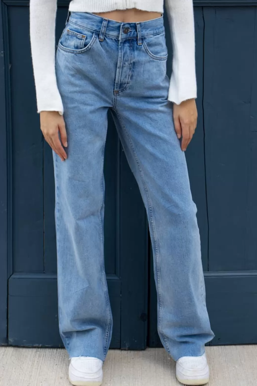 Subdued Jeans Mom< Denim