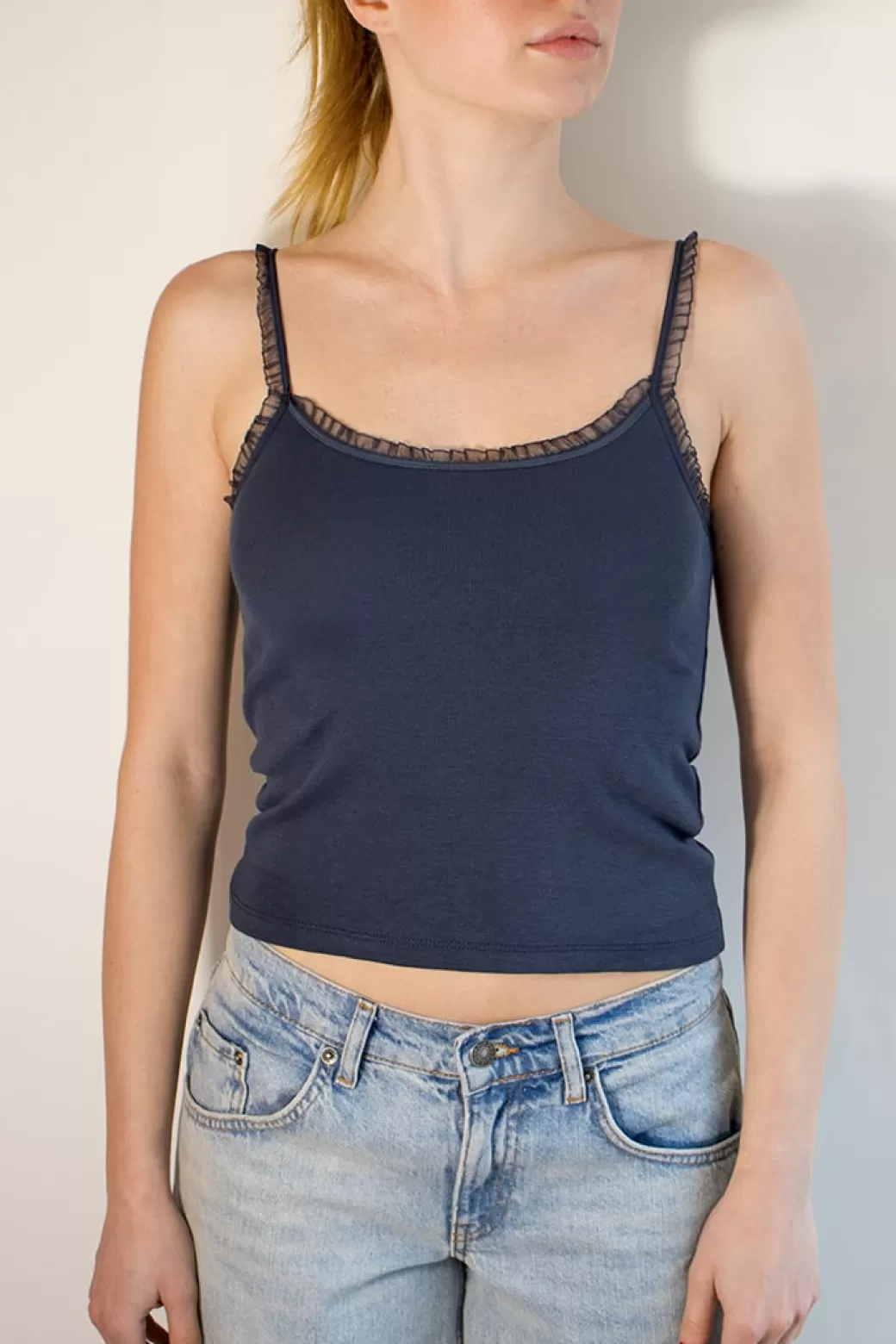 Subdued Tank top detalles de tul< Top